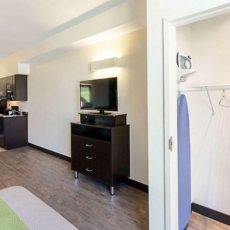Studio 6 Austin Airport Екстериор снимка