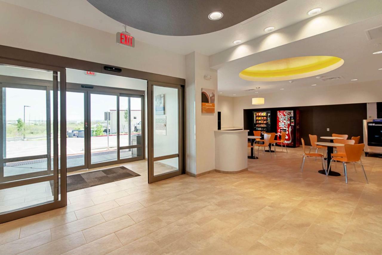 Studio 6 Austin Airport Екстериор снимка
