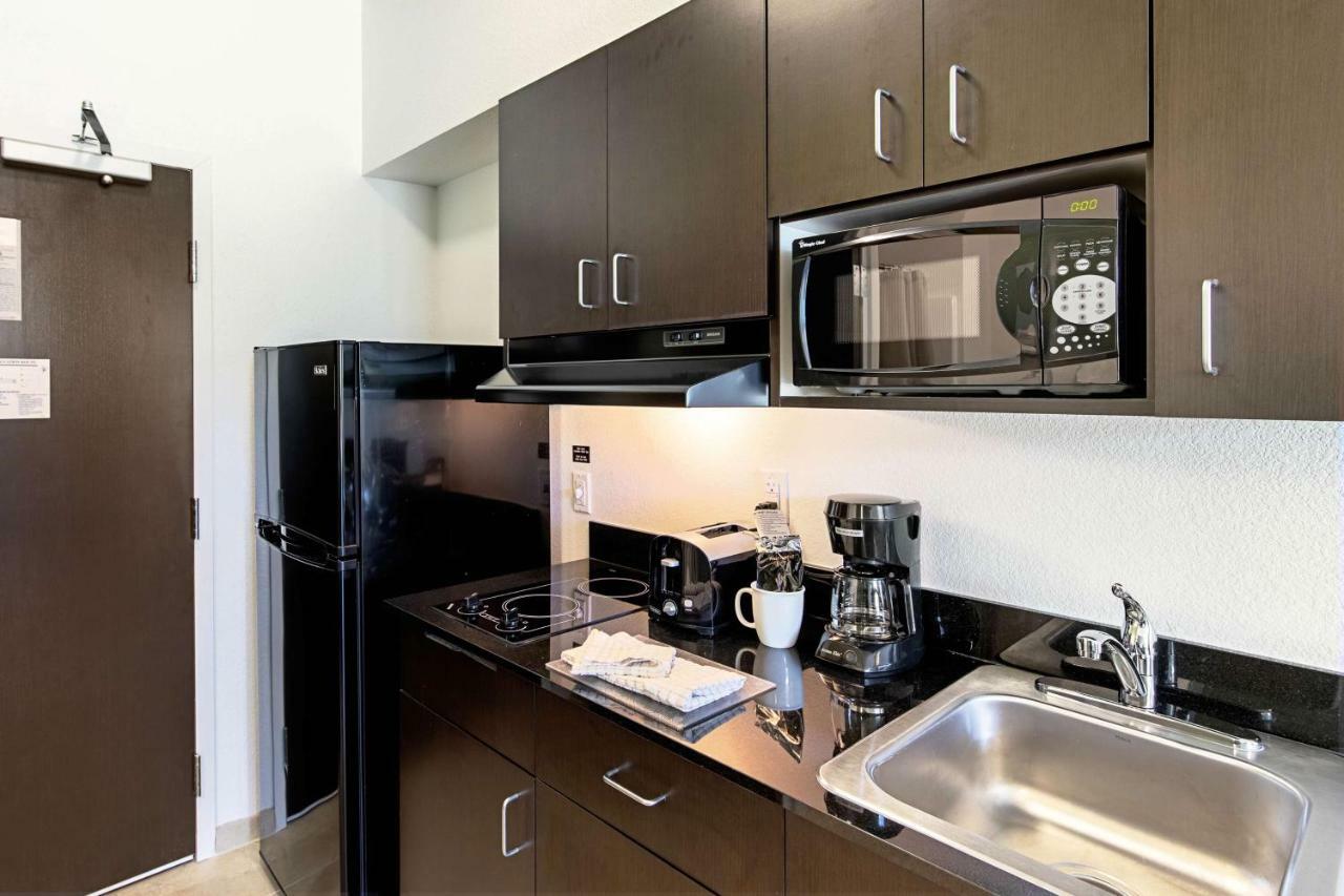 Studio 6 Austin Airport Екстериор снимка
