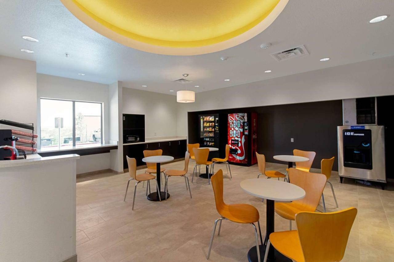 Studio 6 Austin Airport Екстериор снимка