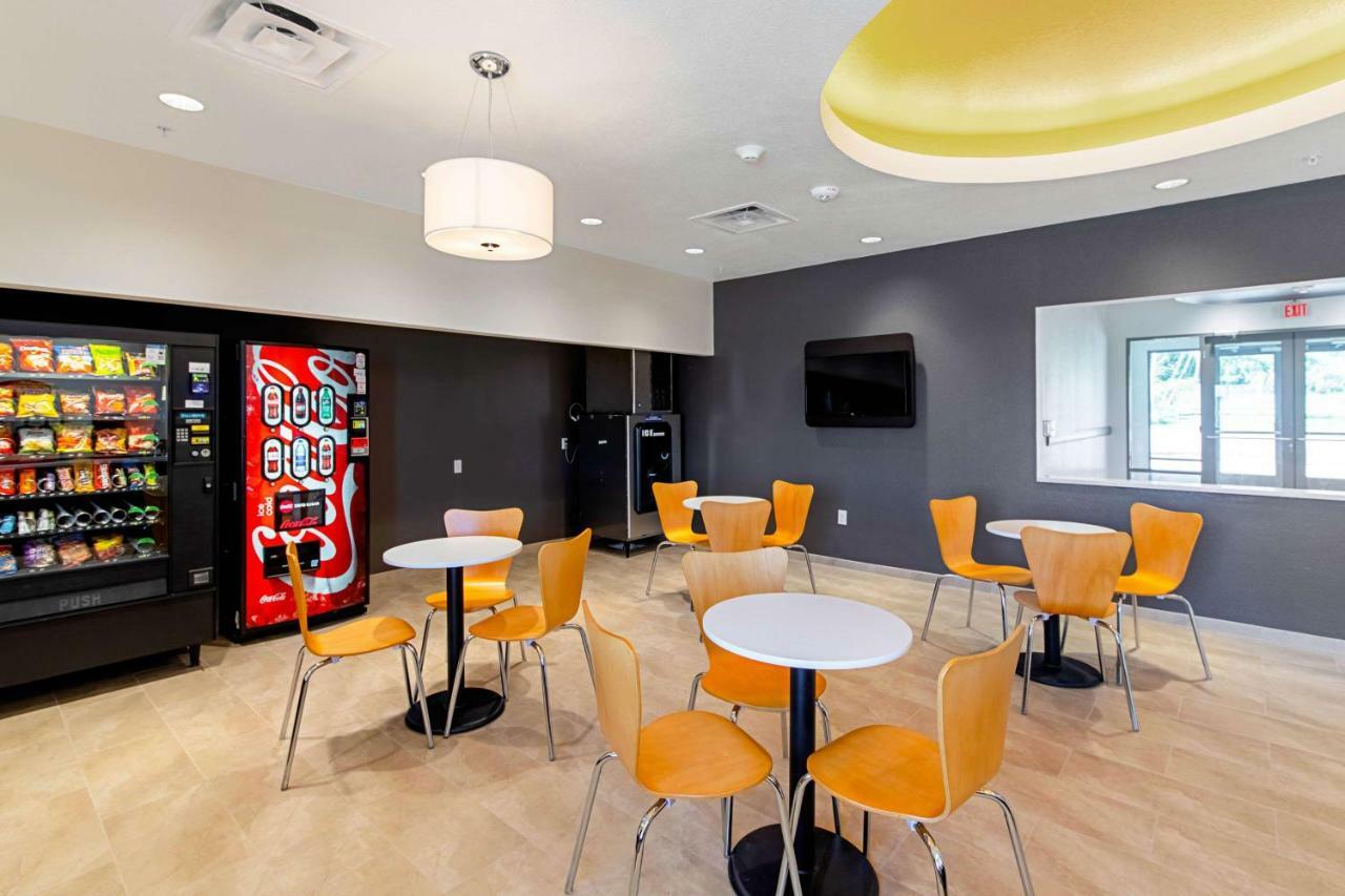 Studio 6 Austin Airport Екстериор снимка