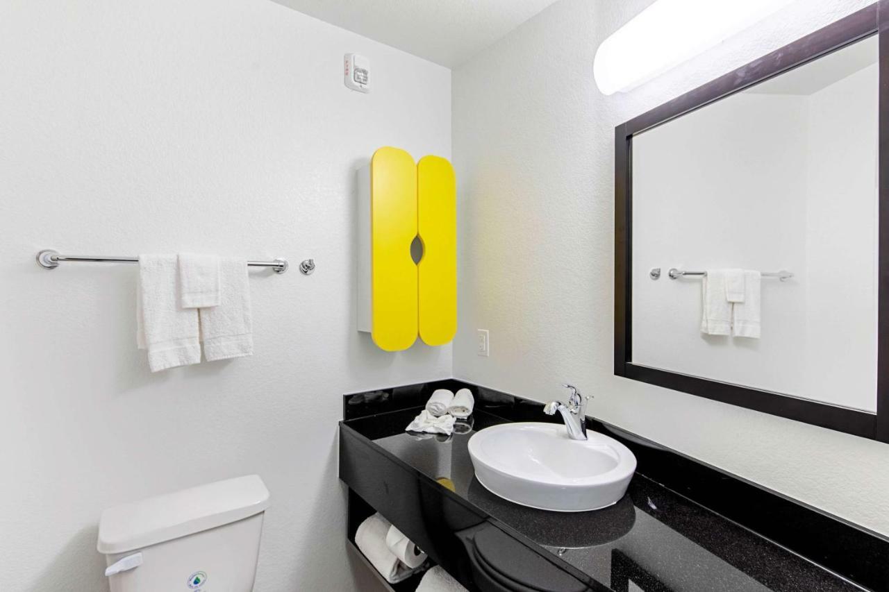 Studio 6 Austin Airport Екстериор снимка