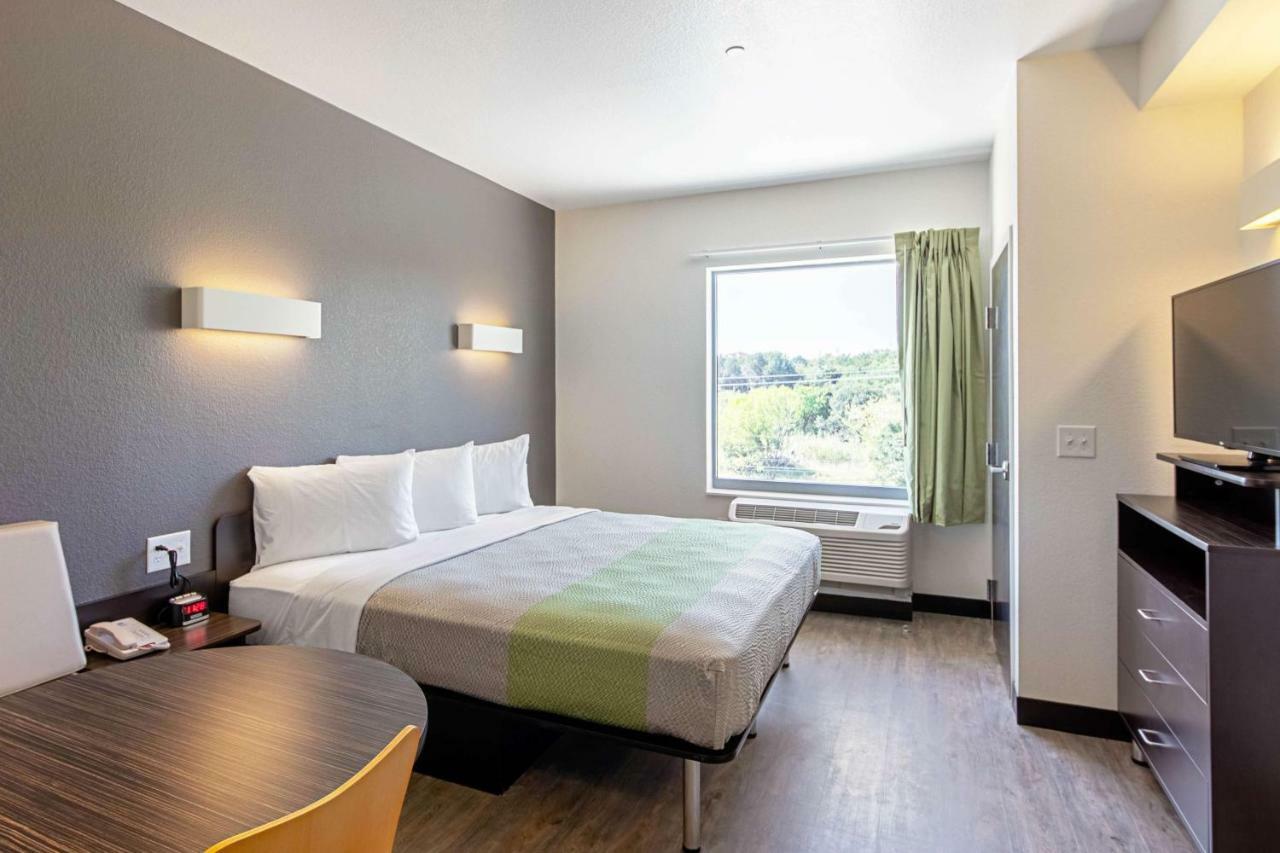 Studio 6 Austin Airport Екстериор снимка