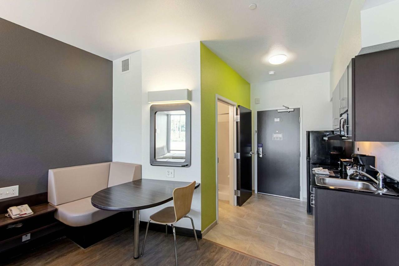 Studio 6 Austin Airport Екстериор снимка