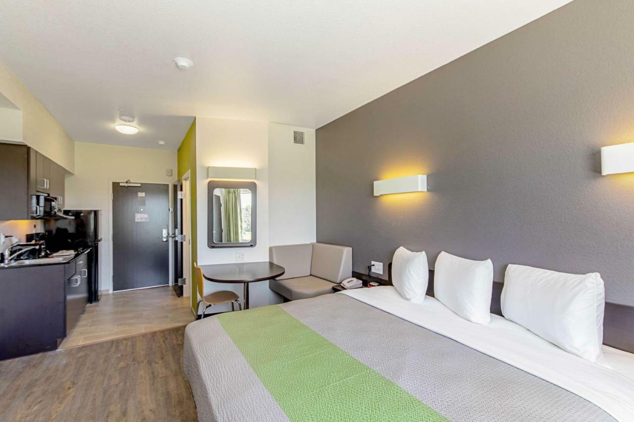 Studio 6 Austin Airport Екстериор снимка