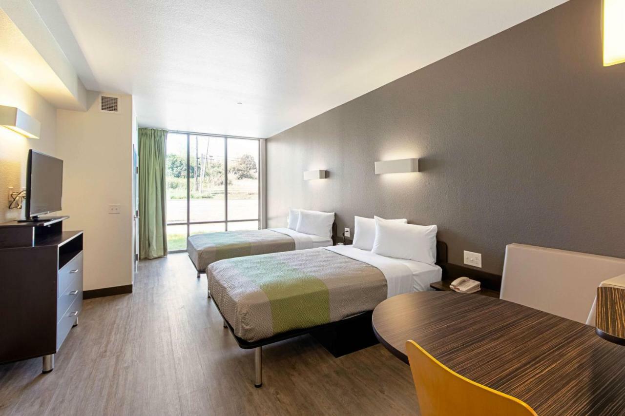 Studio 6 Austin Airport Екстериор снимка