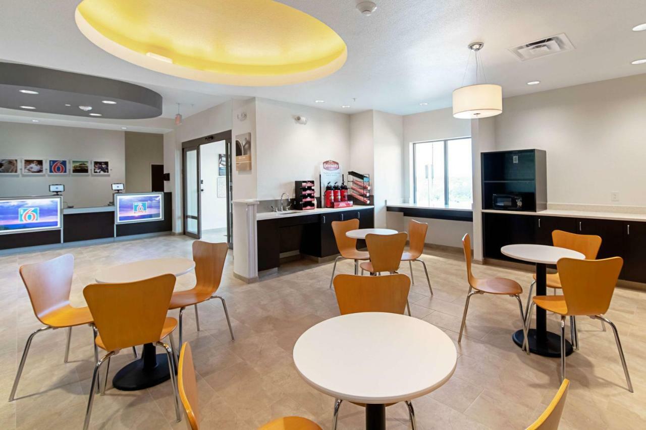Studio 6 Austin Airport Екстериор снимка